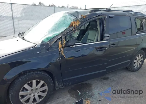 2008 Chrysler Town & Country Touring z USA, uszkodzony, nr VIN 2A8HR54P28R607704